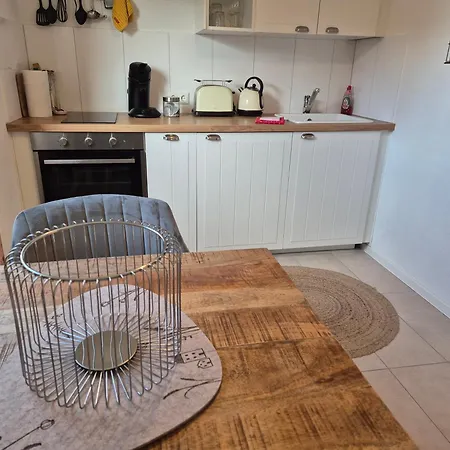 Apartment Kleines Ferienhäuschen Im Garten Eutin