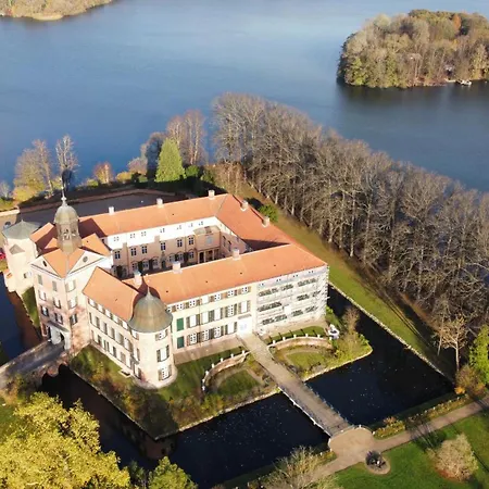 Kleines Ferienhäuschen Im Garten Apartment Eutin