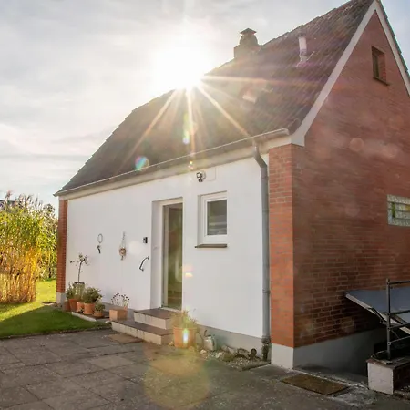 Kleines Ferienhäuschen Im Garten Apartment Eutin
