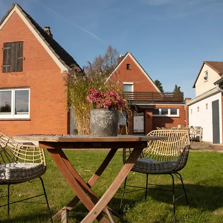 Kleines Ferienhäuschen Im Garten *