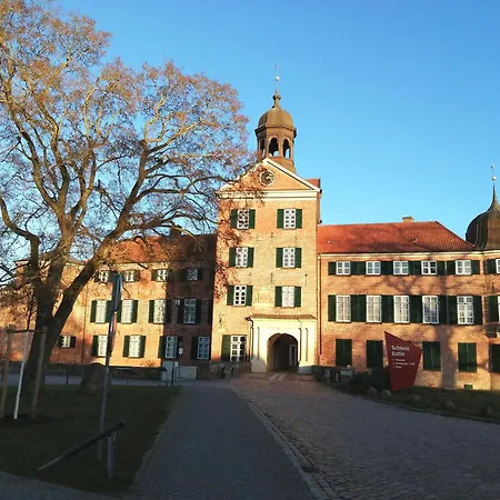 Kleines Ferienhäuschen Im Garten Eutin