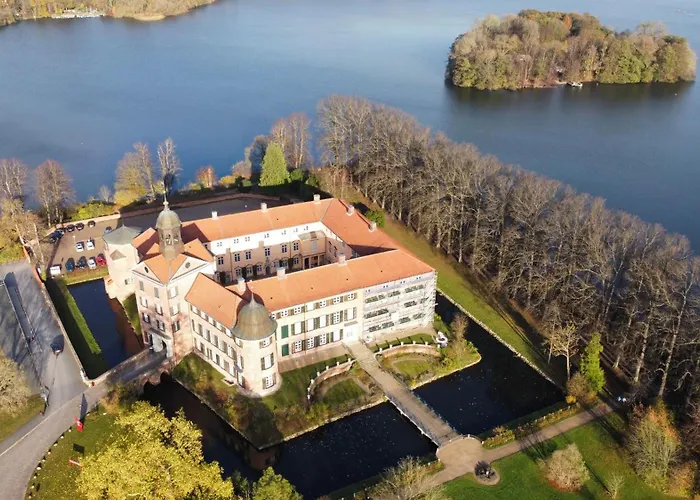 Kleines Ferienhaeuschen Im Garten Appartement Eutin