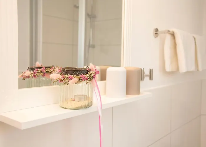 Kleines Ferienhaeuschen Im Garten Appartement *